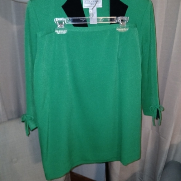 Beautiful Green Skirt and Jacket Set with black around neckline. - Picture 2 of 3